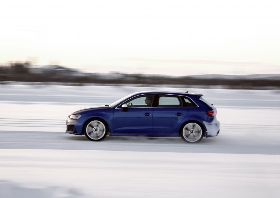  Audi RS3 Sportback 2015 года  (WW) (фото 23 из 38)